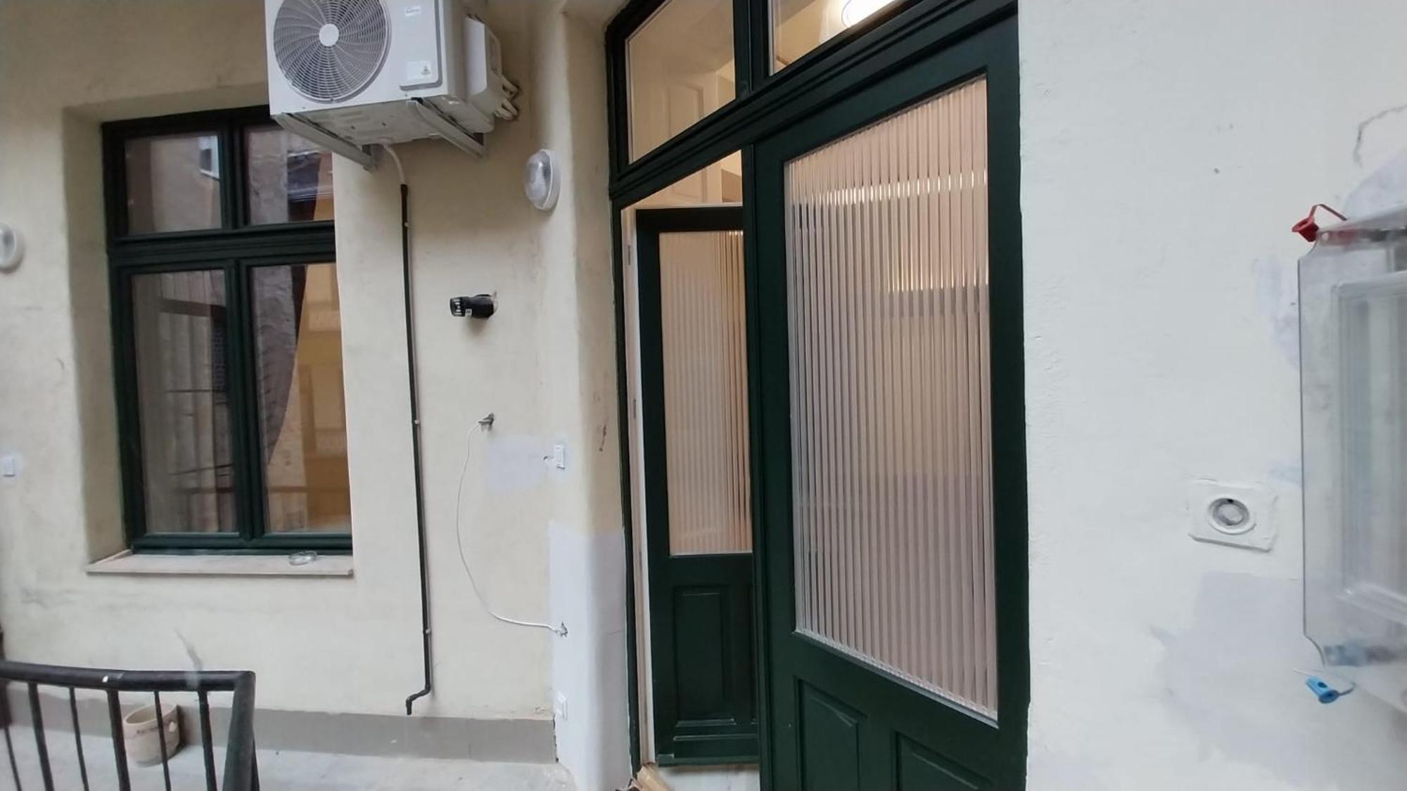 Szekely Apartment Near Deak Ferenc Square With Free Parking In Garage 布达佩斯 外观 照片