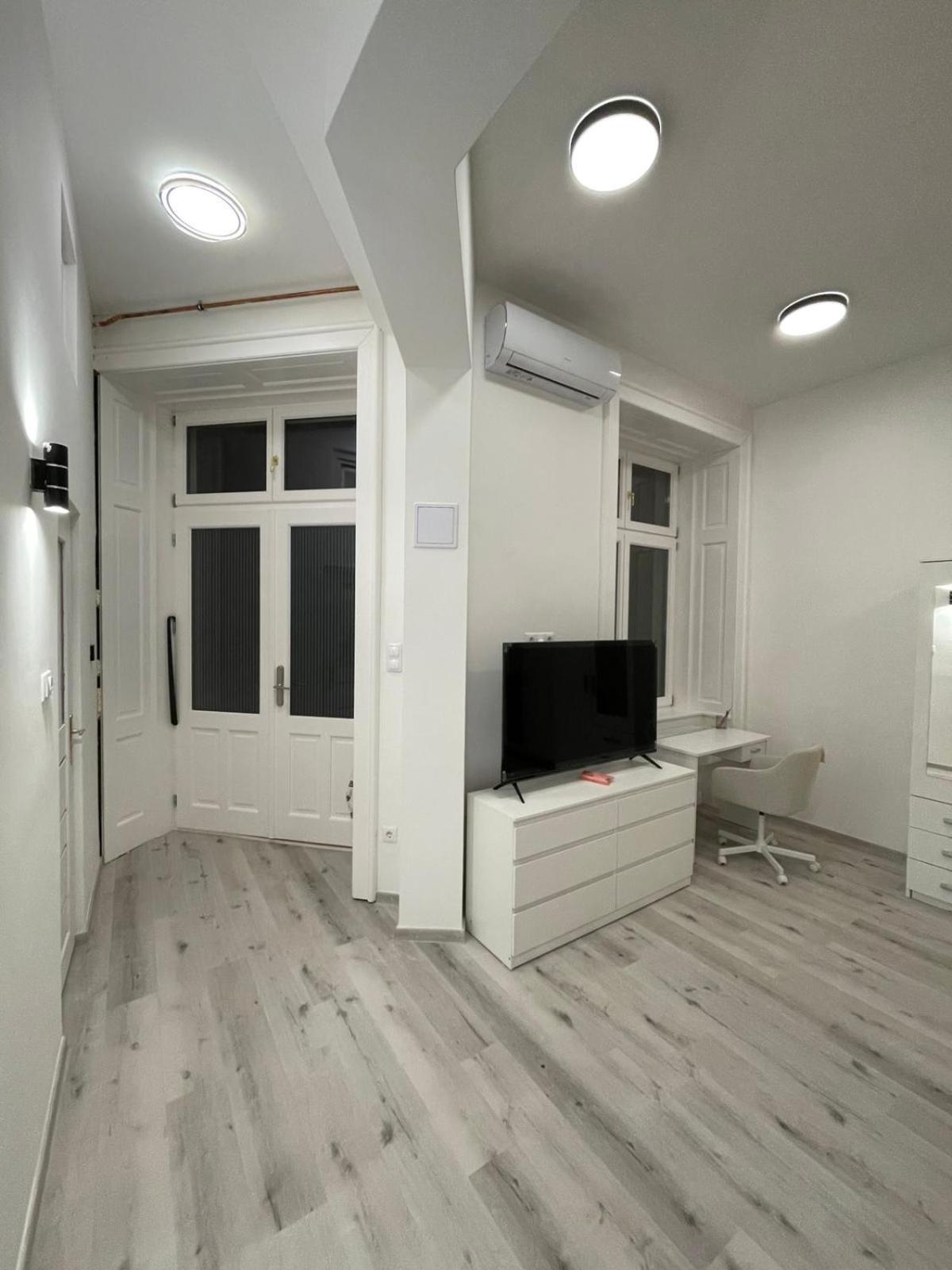 Szekely Apartment Near Deak Ferenc Square With Free Parking In Garage 布达佩斯 外观 照片