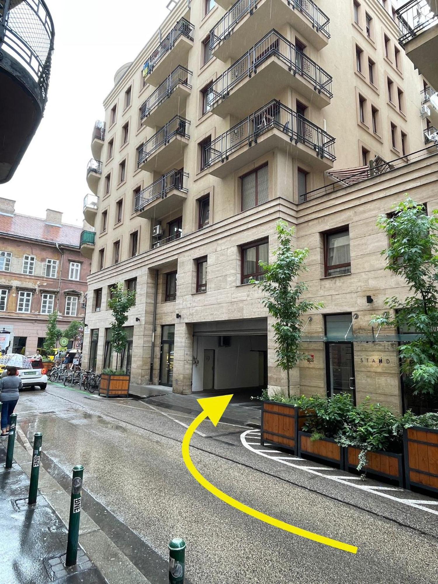 Szekely Apartment Near Deak Ferenc Square With Free Parking In Garage 布达佩斯 外观 照片